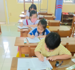 Giáo viên và học sinh tiểu học tham gia hội thi “Vở sạch - Chữ đẹp” cấp trường, năm học 2022 – 2023